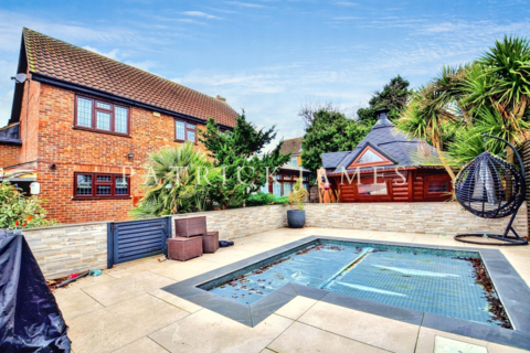 5 bedroom detached house for sale, Basildon, Essex