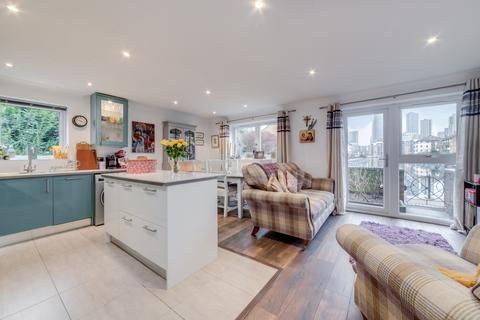 2 bedroom flat for sale, Spindrift Avenue, London