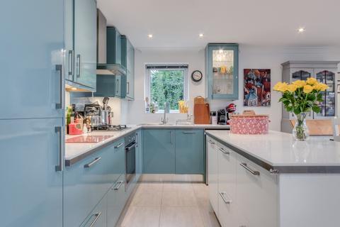 2 bedroom flat for sale, Spindrift Avenue, London