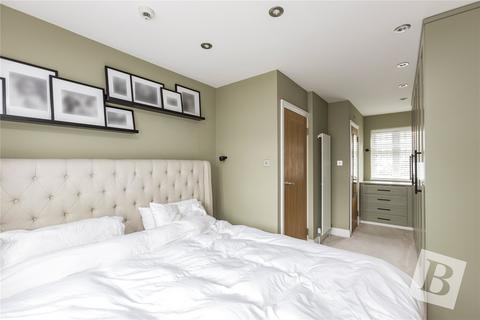 4 bedroom end of terrace house for sale, Northumberland Avenue, Hornchurch, RM11