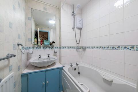 2 bedroom flat to rent, London E3