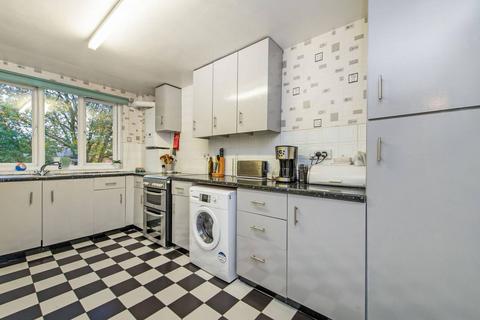 2 bedroom flat to rent, London E3