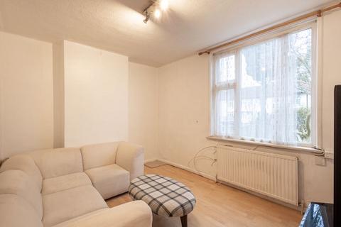 3 bedroom terraced house to rent, Langham Road, Edgware