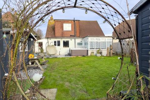 3 bedroom detached house for sale, Summerhill Drive, Felpham