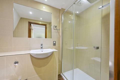 2 bedroom flat to rent, Cleveland Street, Fitzrovia, London, W1T