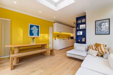 2 bedroom apartment for sale, Crossfield Road, Belsize Park, London NW3