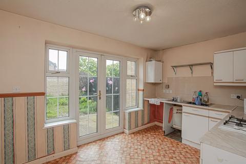 2 bedroom terraced house for sale, 17 Canterbury Close, Banbury  - Garage and parking