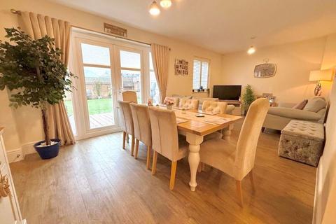 4 bedroom detached house for sale, Magpie Meadows, Caddington