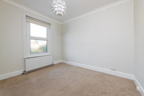 3 bedroom terraced house to rent, Dorien Road, Raynes Park