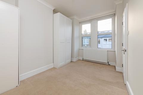 3 bedroom terraced house to rent, Dorien Road, Raynes Park