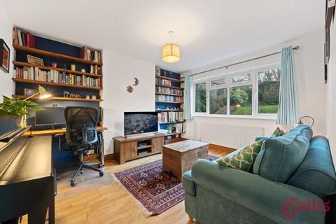 1 bedroom apartment for sale, Thornhill Court, Crescent Road, N8