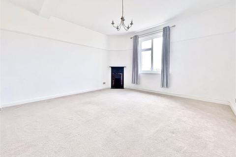 2 bedroom flat for sale, Grand Avenue, Worthing, West Sussex, BN11