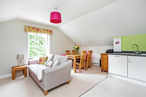 2 bedroom flat to rent, Winton Close, Hampshire SO22