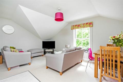 2 bedroom flat to rent, Winton Close, Hampshire SO22