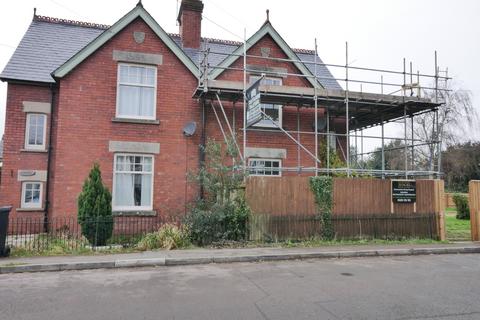 3 bedroom semi-detached house to rent, Station Road, WANSWELL