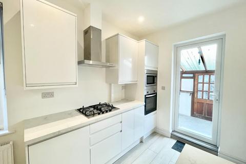 4 bedroom terraced house to rent, Alexandria Road, West Ealing W13