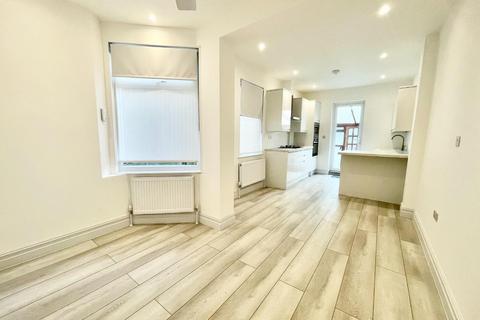 4 bedroom terraced house to rent, Alexandria Road, West Ealing W13