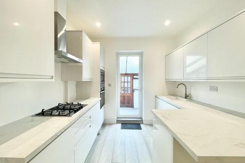 4 bedroom terraced house to rent, Alexandria Road, West Ealing W13