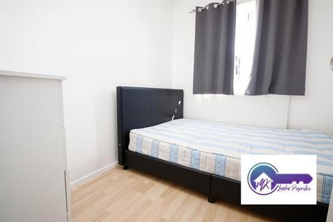 3 bedroom flat to rent, London N1