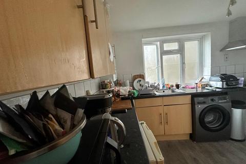 2 bedroom flat to rent, Hyde Road, Eastbourne, East Sussex, BN21 4SP