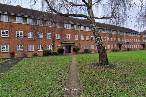 2 bedroom flat to rent, The Woodlands, North Finchley, High Road, N12