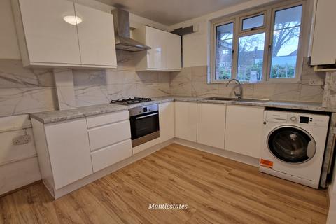 2 bedroom flat to rent, The Woodlands, North Finchley, High Road, N12