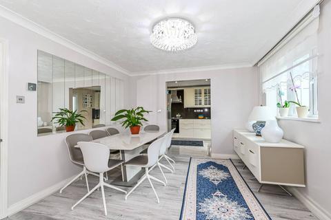 16 Tauheed Close, London, N4 2FQ
