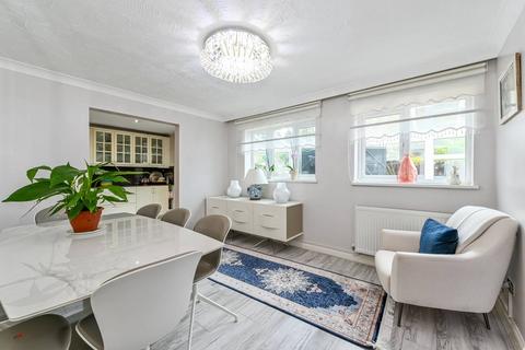 16 Tauheed Close, London, N4 2FQ