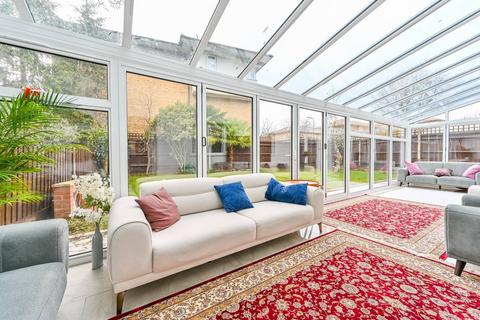 16 Tauheed Close, London, N4 2FQ