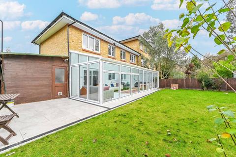 16 Tauheed Close, London, N4 2FQ