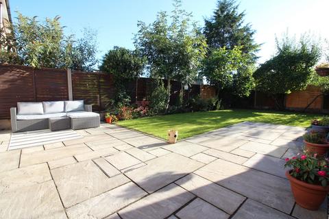 6 Beeches Close, Kingswinford, DY6 8ES