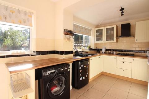 6 Beeches Close, Kingswinford, DY6 8ES