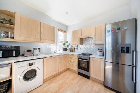 3 bedroom flat to rent, Albert Road Alexandra Park N22