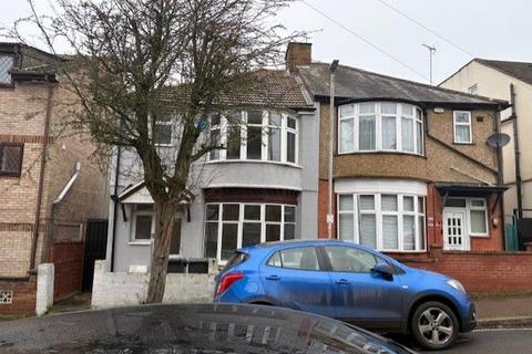 2 bedroom flat to rent, Talbot Road, Luton