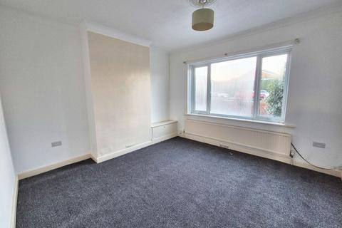 3 bedroom semi-detached house to rent, Aughton Road, Swallownest, Sheffield