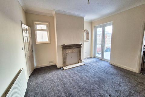 3 bedroom semi-detached house to rent, Aughton Road, Swallownest, Sheffield