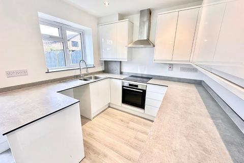 3 bedroom semi-detached house for sale, Grafton Road, Canvey Island