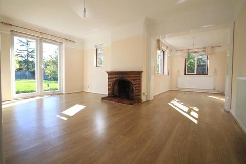 3 bedroom bungalow to rent, Ernest Road, Wivenhoe, Essex, CO7