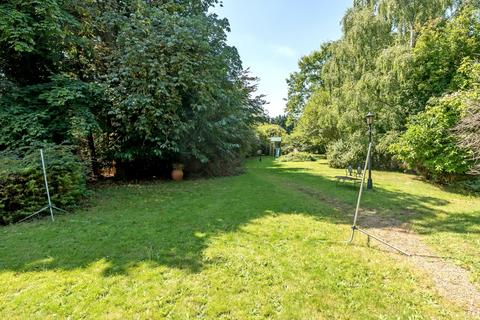 undefined, Wood Lane, Iver Heath, Iver, Buckinghamshire, SL0