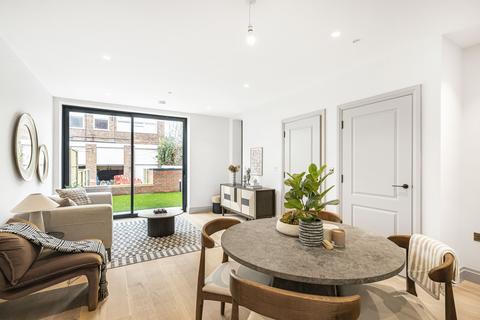 4 bedroom terraced house for sale, Rosewood Collection, Lynwood Close, South Woodford, London, E18