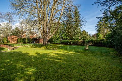 undefined, Court Gardens, Goring On Thames RG8