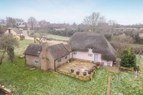 3 bedroom detached house for sale, Eythrope Road, Aylesbury HP17