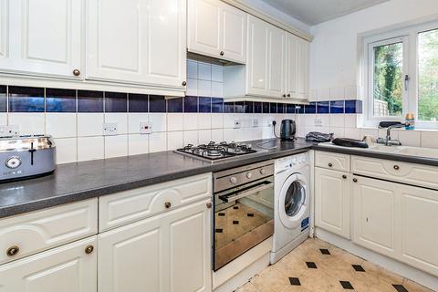 6 bedroom terraced house to rent, Nightingale Shott, Surrey TW20