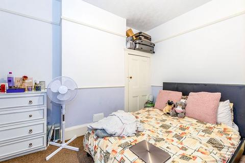 2 bedroom flat for sale, St. Andrews Road, Hampshire PO5