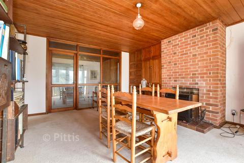 3 bedroom detached bungalow for sale, Badger Lane, Newport PO30