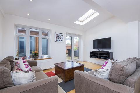 3 bedroom house to rent, Russell Road, SW19