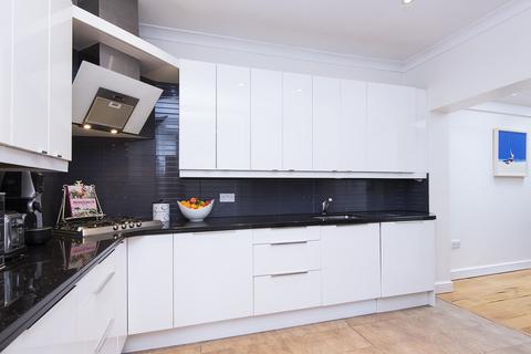 3 bedroom house to rent, Russell Road, SW19