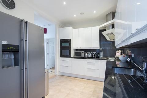 3 bedroom house to rent, Russell Road, SW19