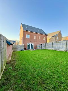 3 bedroom semi-detached house to rent, Kersleyland Field, Filham