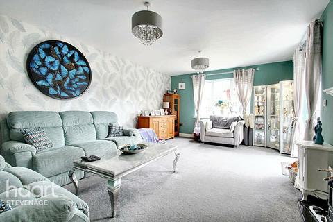 1 Oakdell, Stevenage, SG2 8BZ